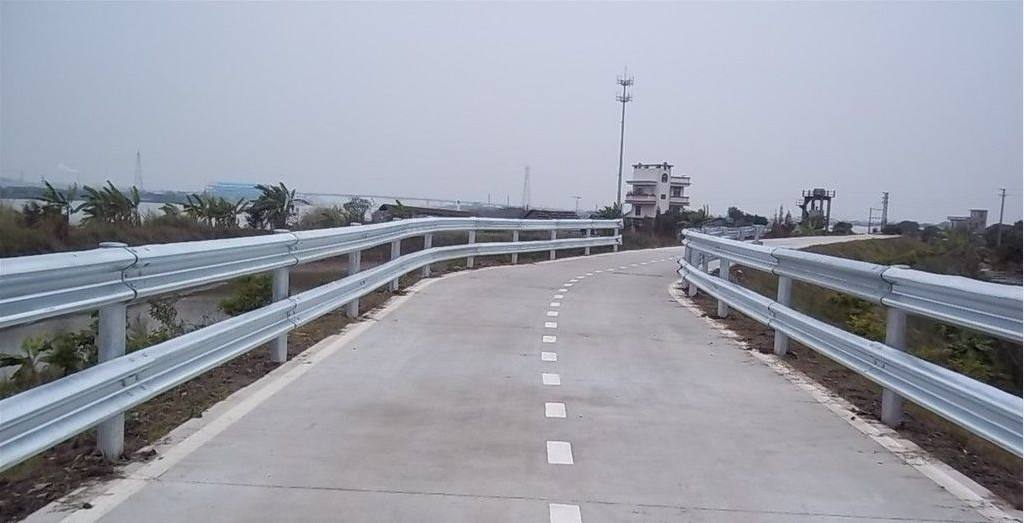 公路波形護欄