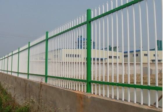 道路鐵藝護(hù)欄安裝定做哪家好？